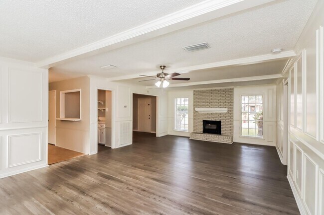Foto del edificio - 3823 Glenheather Dr