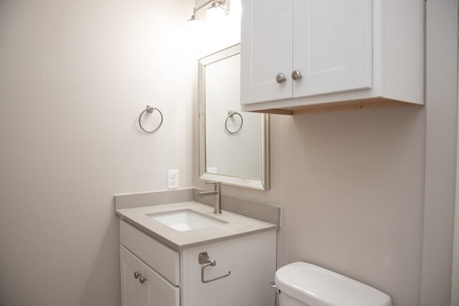 Building Photo - 804SS