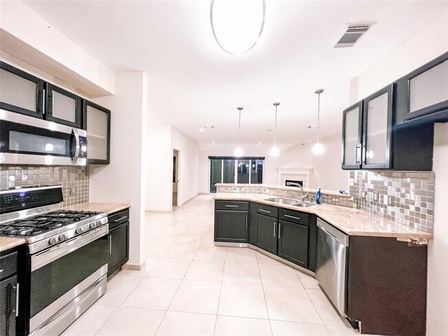Building Photo - 13811 River Keg Dr