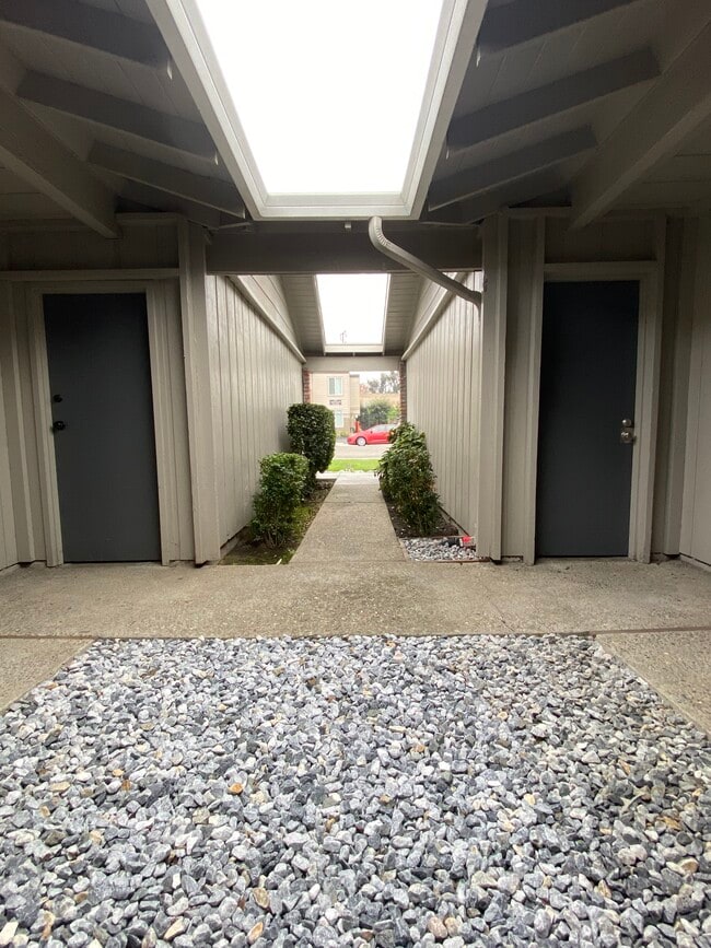 Foto del edificio - 6329 Morgan Pl