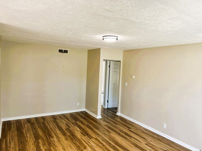 Foto del edificio - 2450 Greenvale Rd