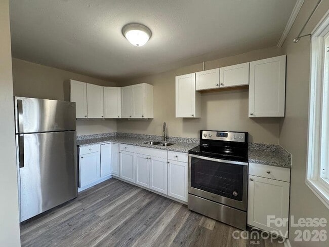 Building Photo - 323 N Flint St