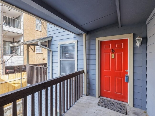 Building Photo - 3004 Speedway