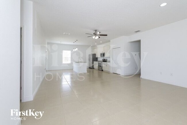 Building Photo - 257 Elm Ct