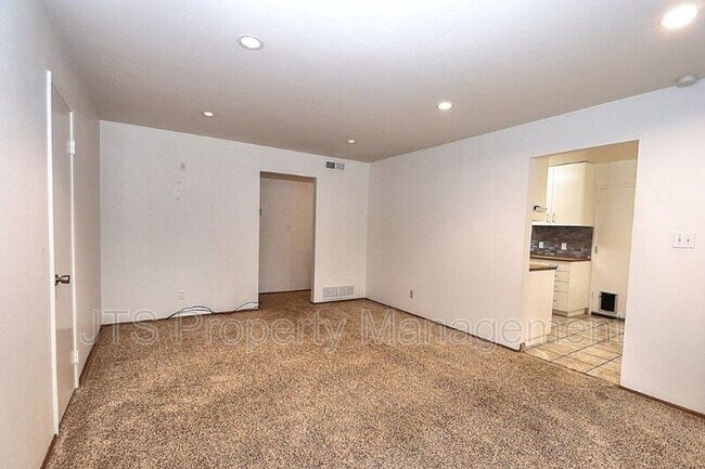 Foto del edificio - 800 Riverview Ct