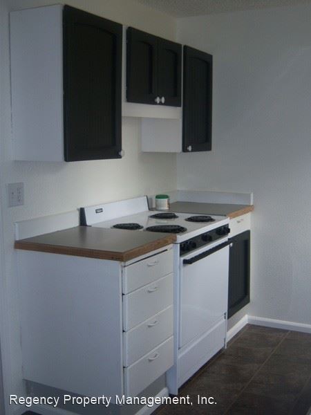 Building Photo - 3 br, 1 bath House - 8322 SE Alder