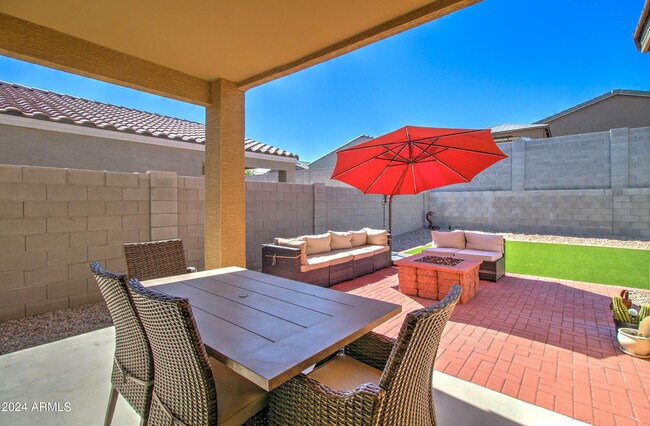 Building Photo - 4611 Greenleaf Dr