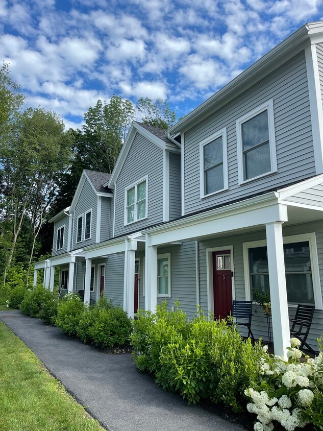 54 Seavey St, Westbrook, ME 04092 Townhome Rentals in Westbrook ME
