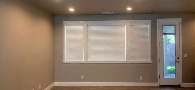 Foto del edificio - Lease takeover