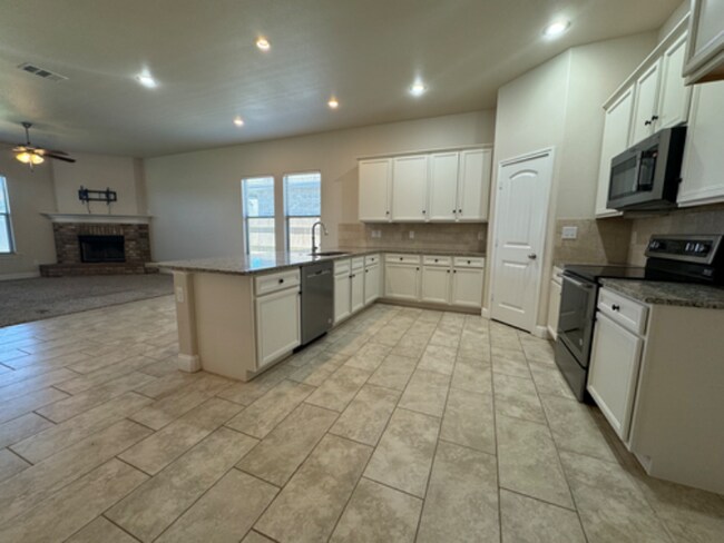 Building Photo - 10120 Valencia Ave