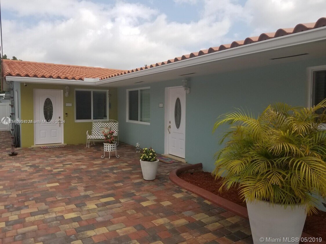 Foto principal - 5335 NW 3rd St