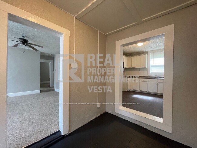 Foto del edificio - Three Bedroom Home off of Mercer Universit...