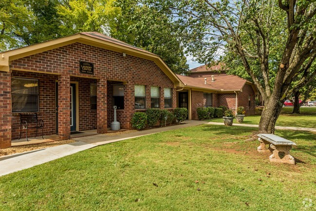 Laundry Center - Summer Courtyard Apartments