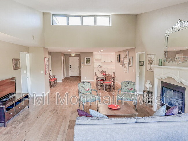 Foto del edificio - 171 E 3rd Ave