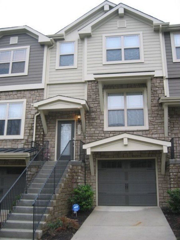 Foto del edificio - 1033 Woodbury Falls Dr