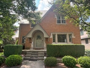 Building Photo - 182 S Kenmore Ave