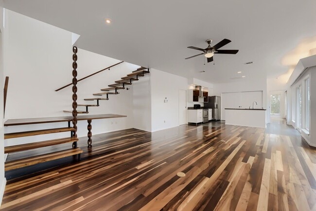 Building Photo - 10602 Knob Hill