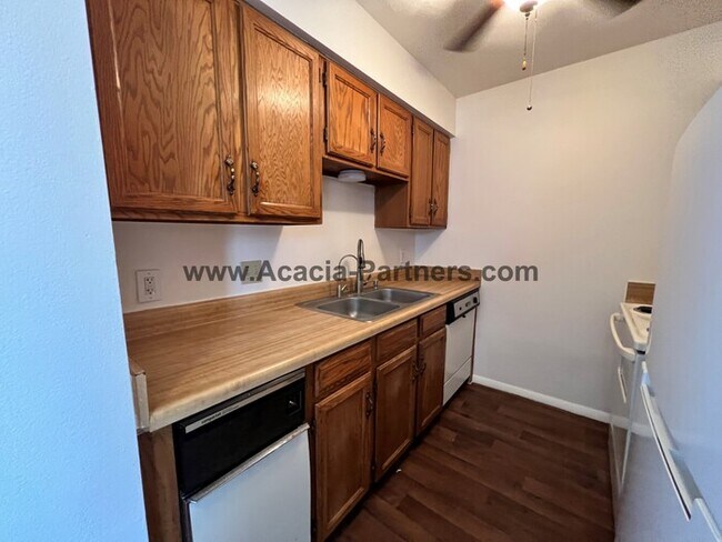 Foto del edificio - One Bedroom Condo