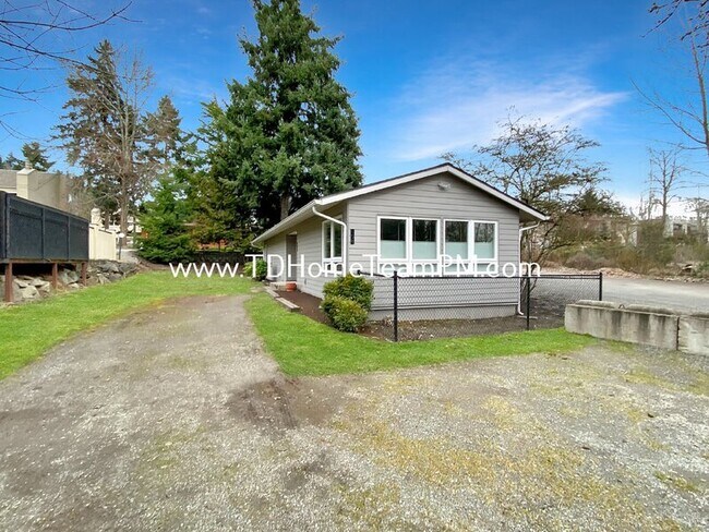 Building Photo - 9201 NE Juanita Dr