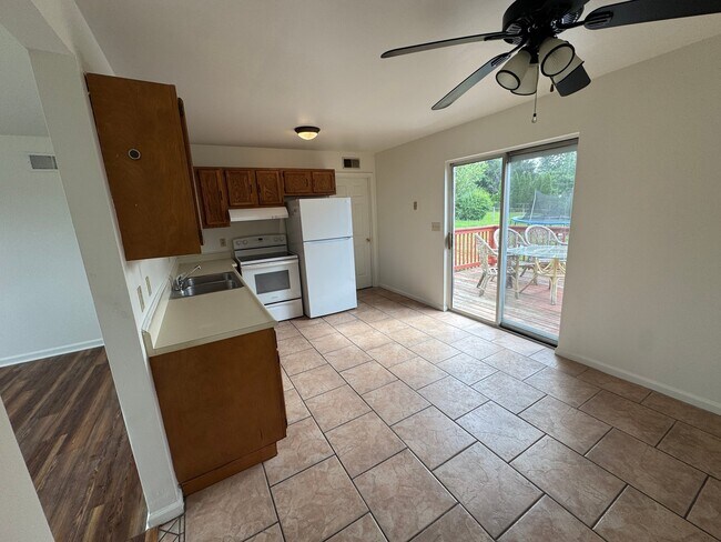 Foto del edificio - 1627 Blue Jay Dr