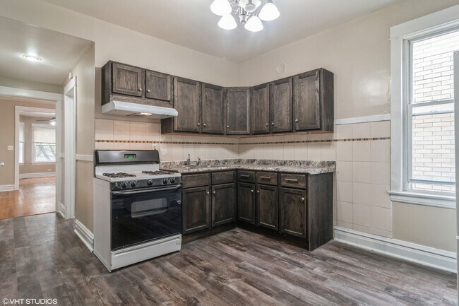 Kitchen - 2834 N Rockwell St