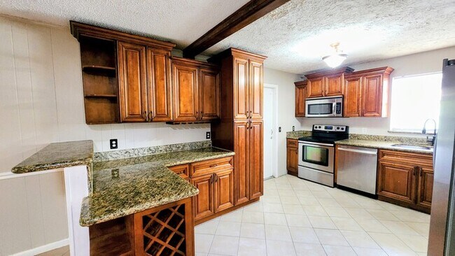 Foto del edificio - Welcome to this charming 3-bedroom, 2-bath...