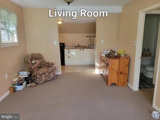 Building Photo - 433 Elm Ave