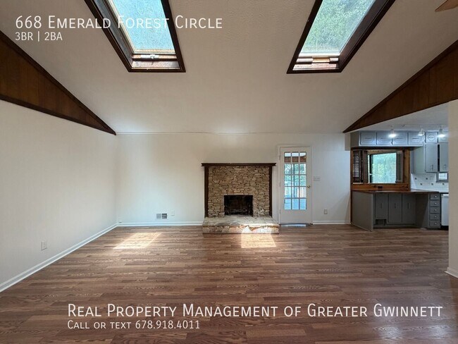 Foto del edificio - 668 Emerald Forest Cir SW