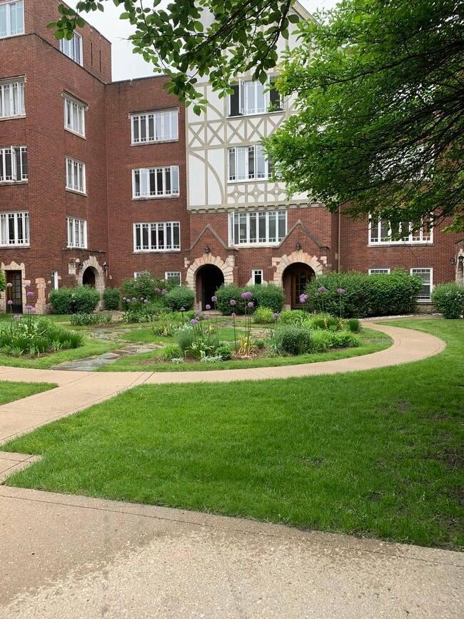 Building Photo - 2450 W Estes Ave