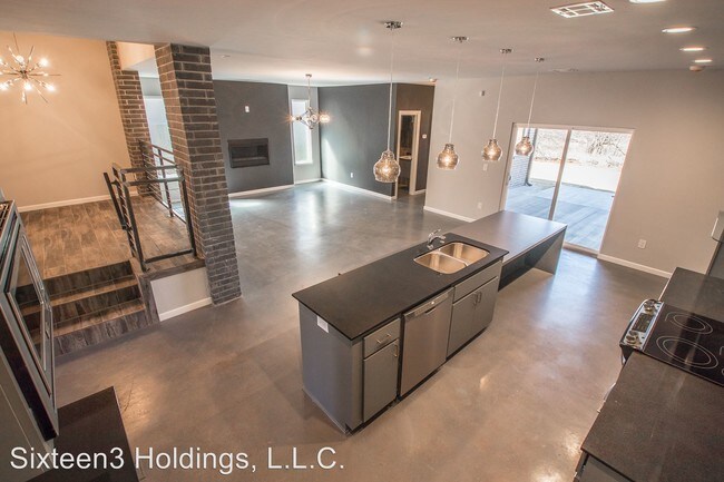 Building Photo - 4 br, 2.5 bath House - 13817 Village Run Dr