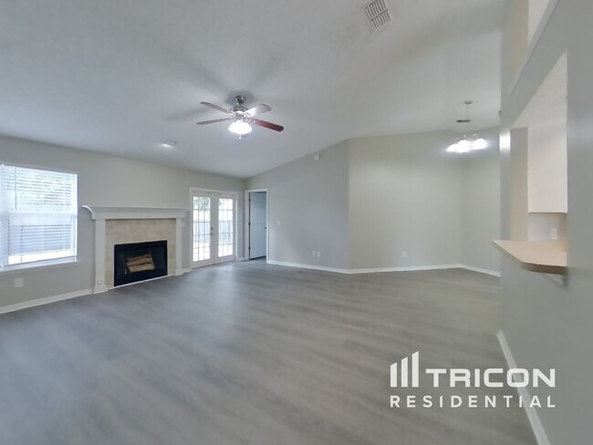 Building Photo - 8465 Country Bend Cir W