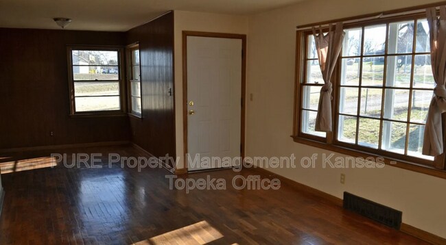 Foto del edificio - 4300 NW Topeka Blvd