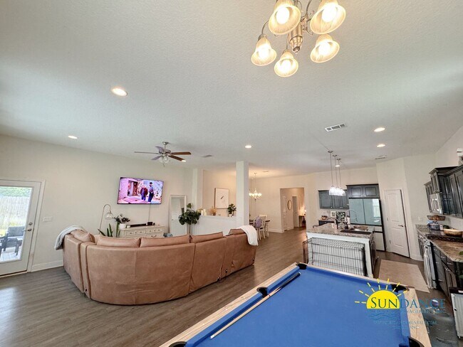 Building Photo - Spacious 4 Bedroom Home in Crestview’s Bro...