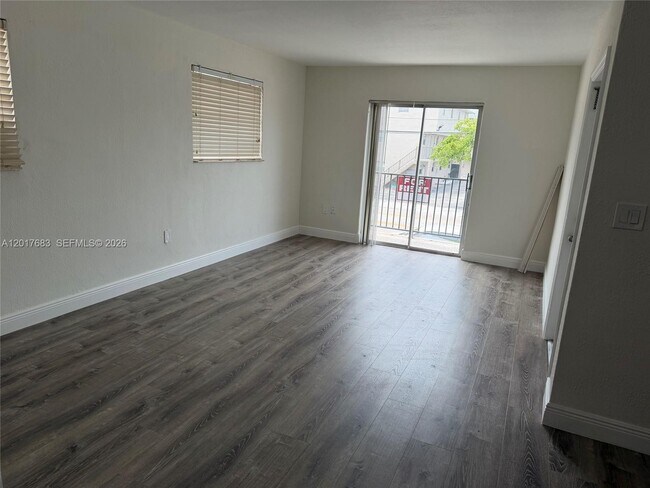 Foto del edificio - 10810 SW 4th St