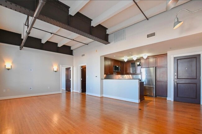 Building Photo - 415 22nd St