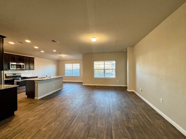 Building Photo - 407 Marimoor Dr