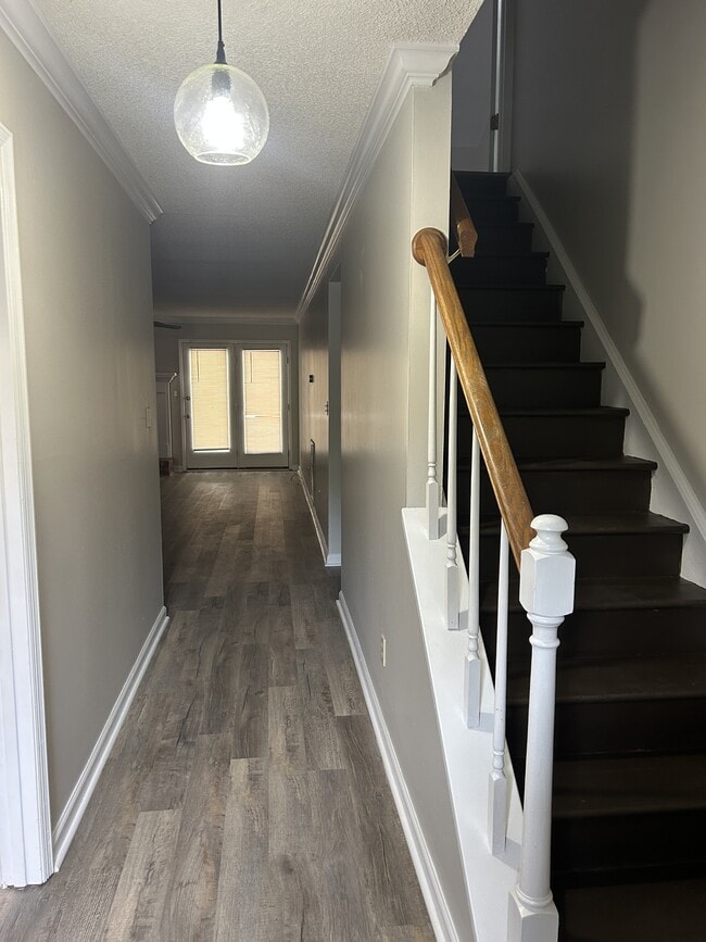 Building Photo - 246 Woodcastle Dr