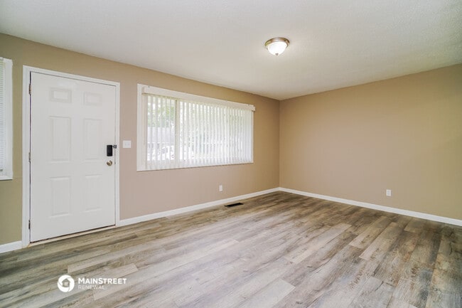 Building Photo - 526 Virginia Cir W