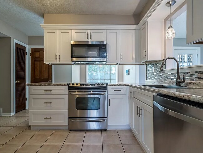 Foto del edificio - 5714 Sleepy Woods Cove