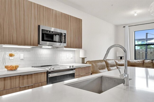 Foto del edificio - 10437 NW 82nd St