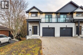 Building Photo - 42 Wellington St