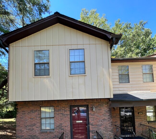 Building Photo - 656 Valley Crest Dr