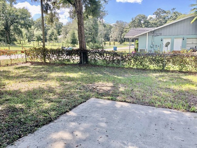 Building Photo - Cute 2/2 Duplex in Deland