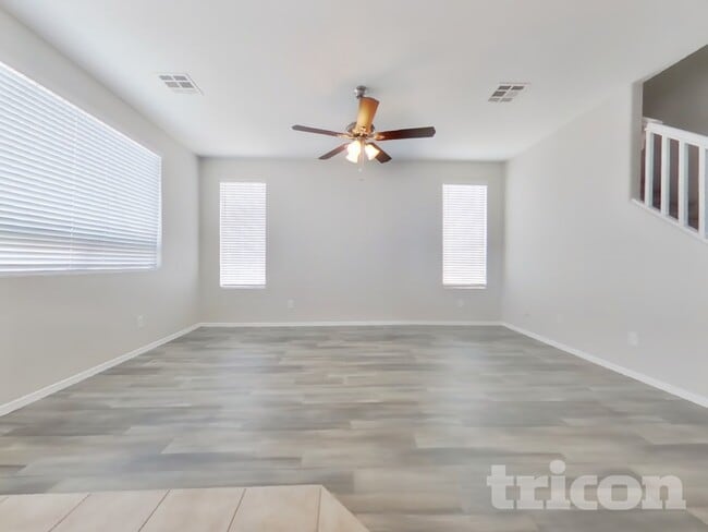 Foto del edificio - 715 N Redwood Ln