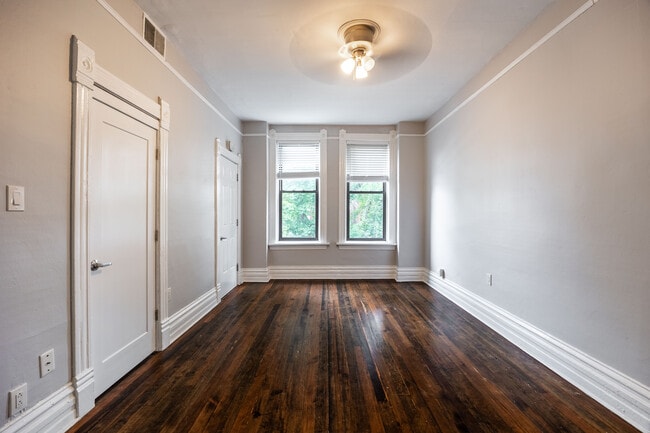 Building Photo - 2031 W Moffat St