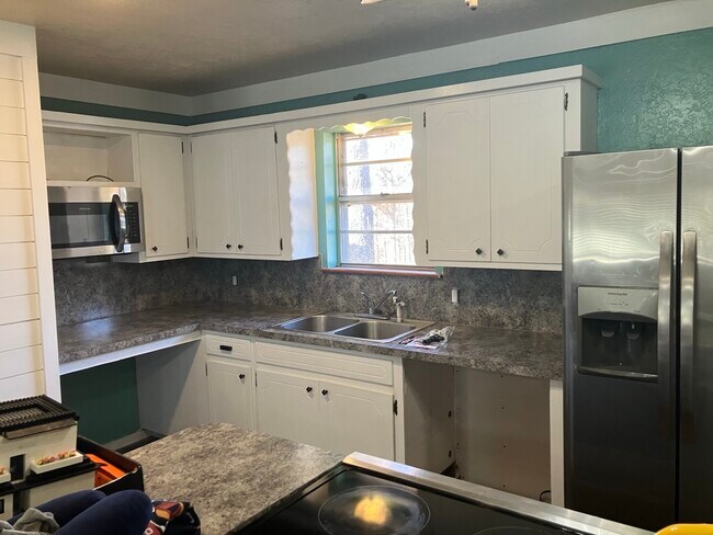 Foto del edificio - 4664 Primrose Ln