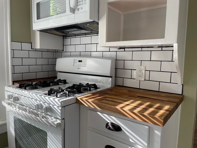 Kitchen - 500 2nd St