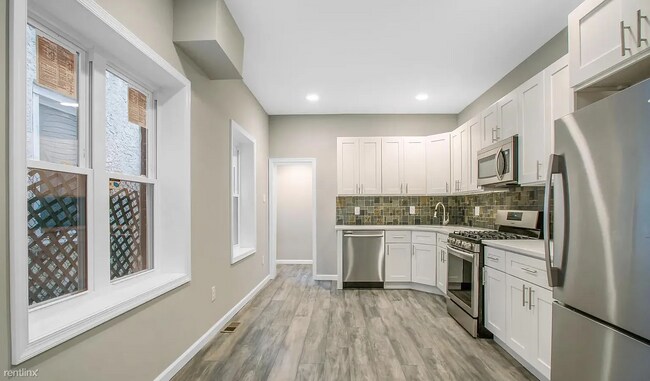 Building Photo - 3 br, 1.5 bath Townhome - 1628 North Dover...