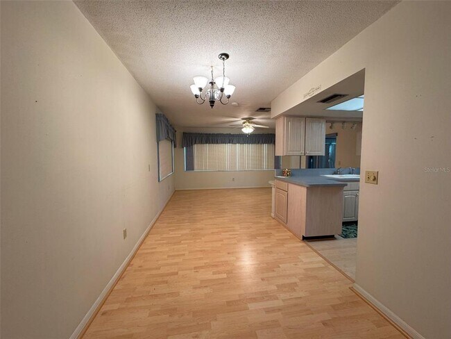 Foto del edificio - 1050 Bloomfield Dr