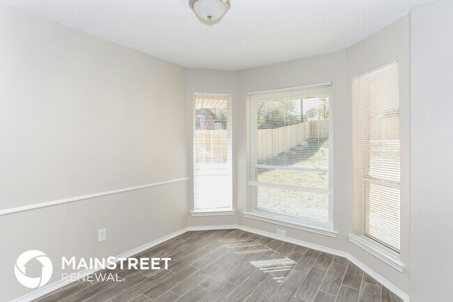 Building Photo - 703 Timberoaks Dr